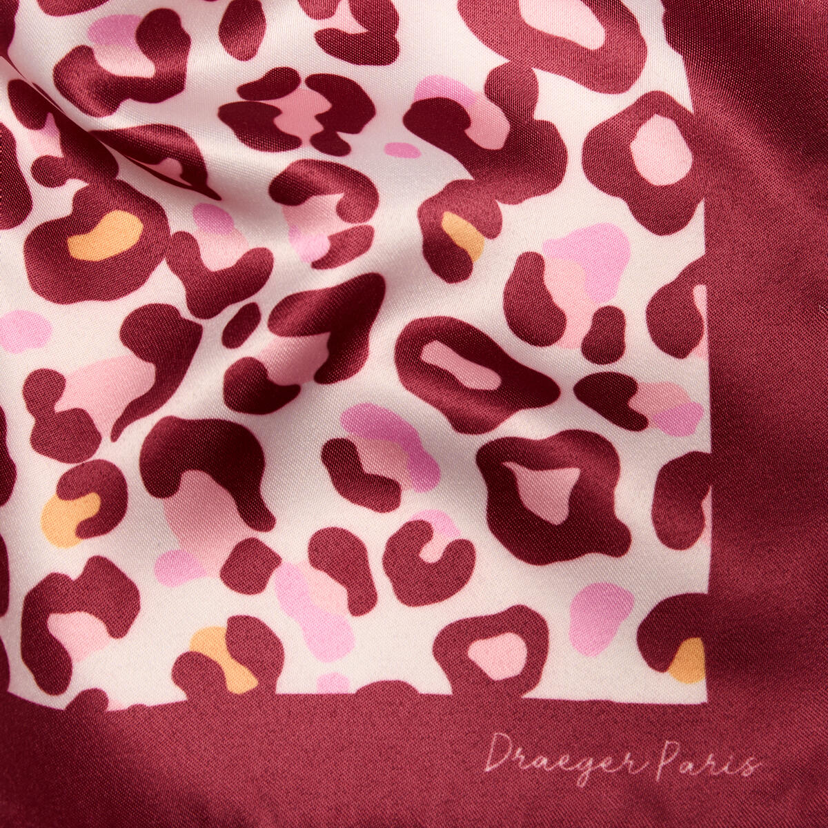 Carré chic Léopard rouge 3