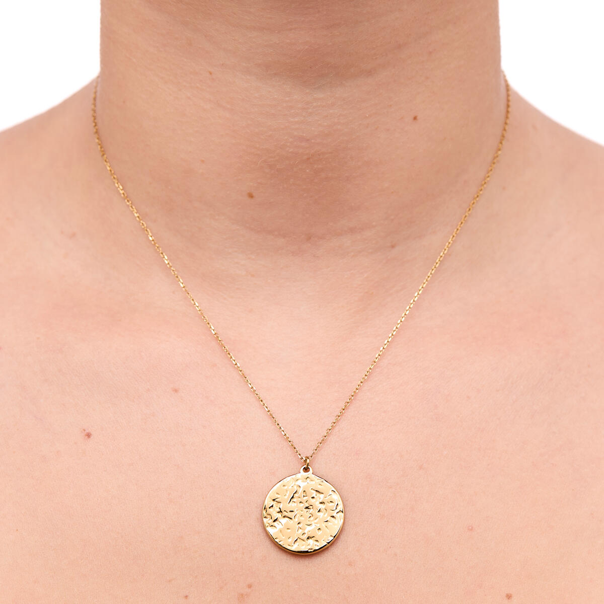 Collier Doré avec pendentif martelé 4