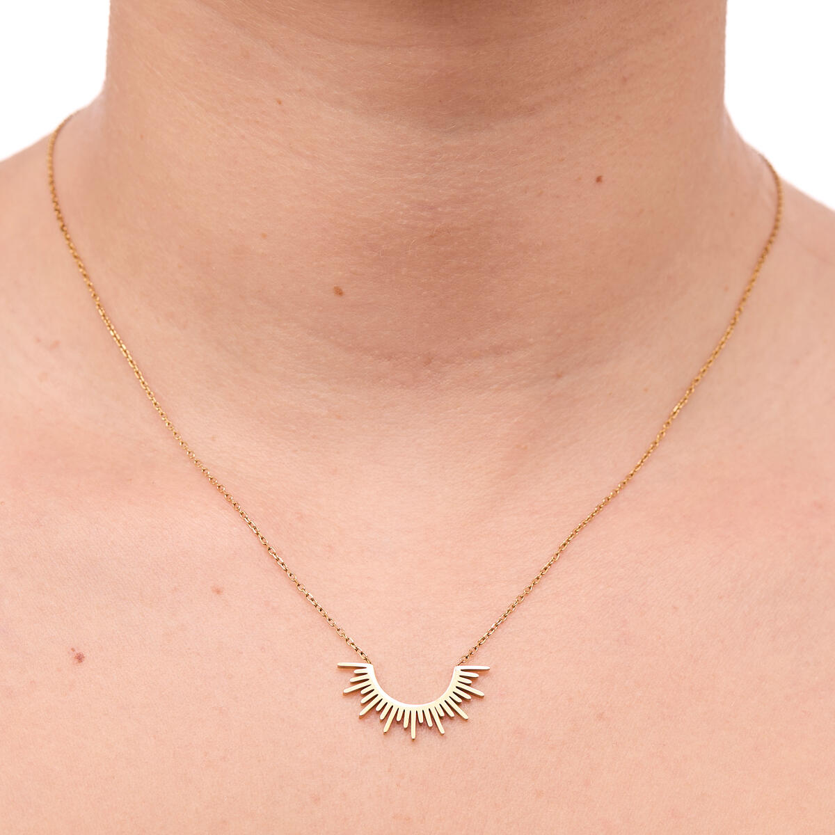 Collier Doré Pendentif Demi Soleil 4