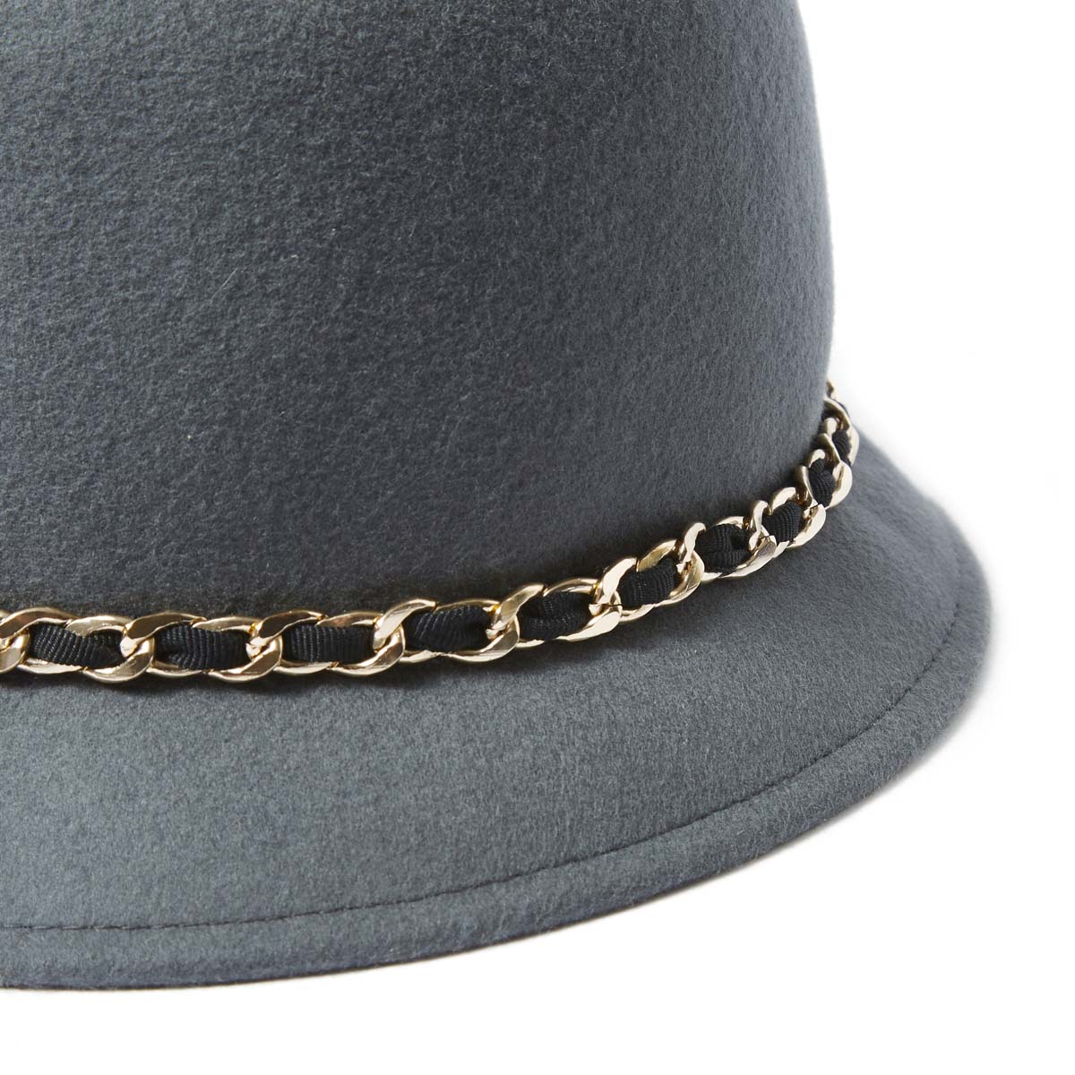 Sombrero cloche con detalle de cadena entrelazada - gris