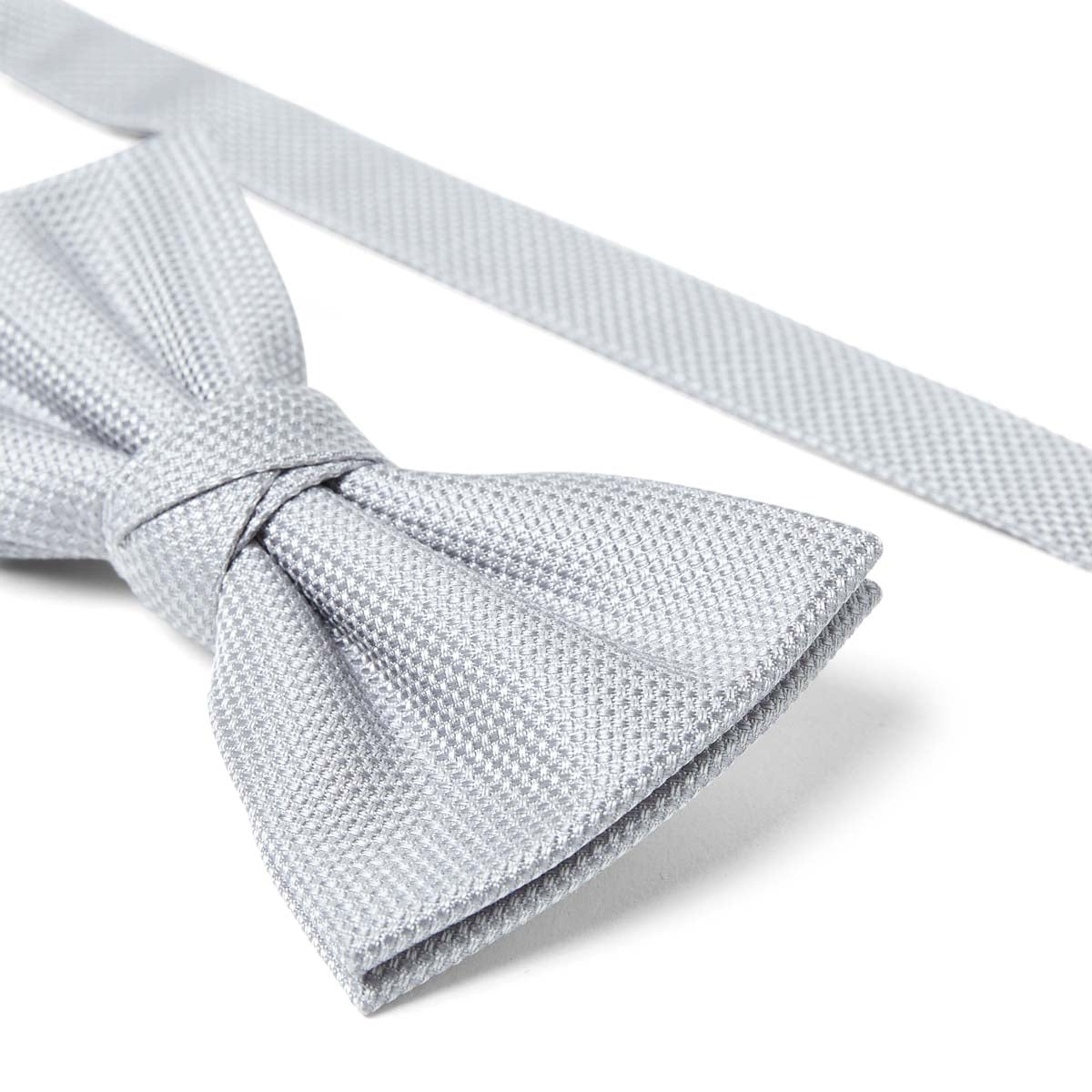 Pajarita gris con múltiples diamantes
