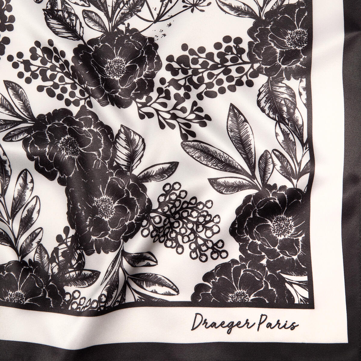 Grand carré chic Fleurs noir 3