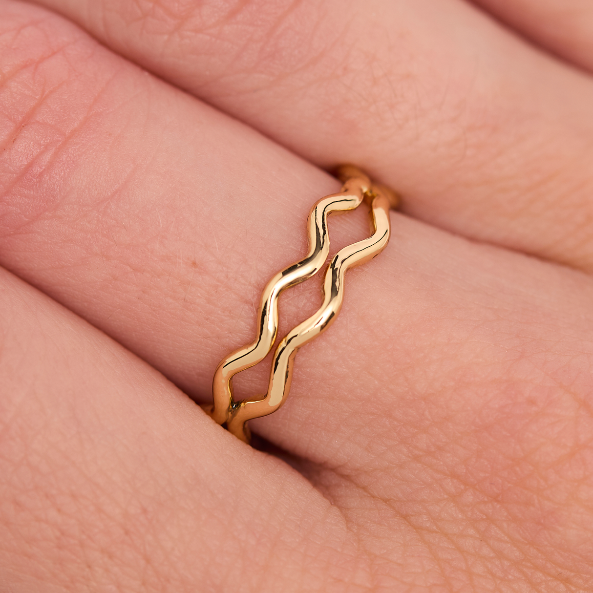 Anillo con dije de onda de acero inoxidable - Oro